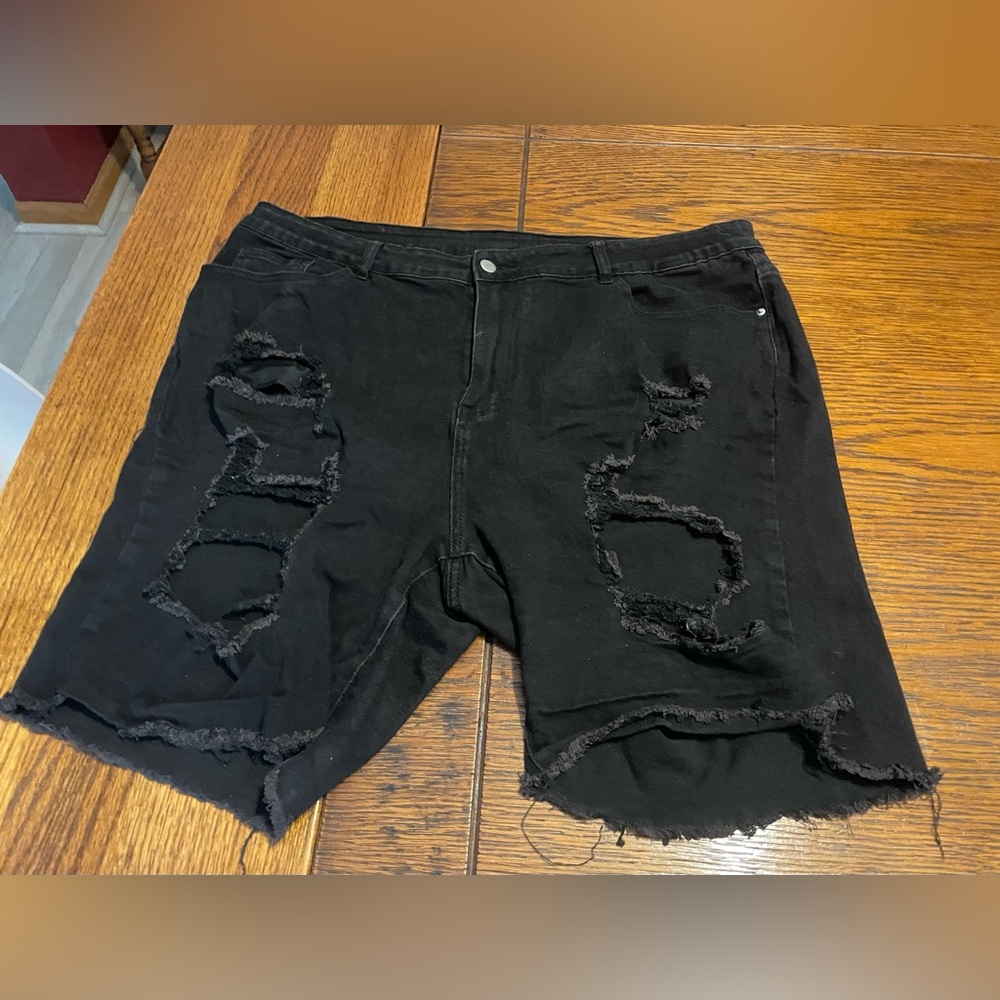 SHEIN Black Ripped Men’s Denim Shorts